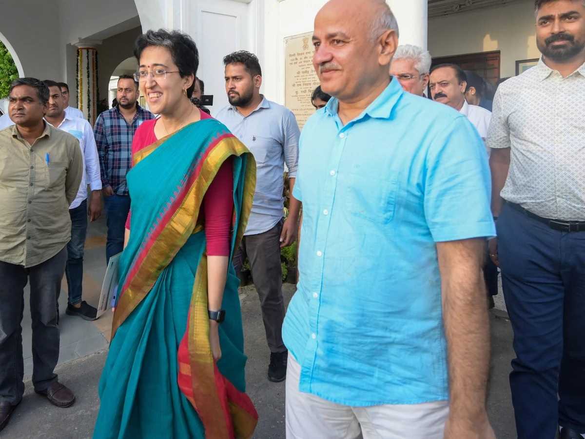 आतिशी आज करेंगी नामांकन, पहले जाएंगी मंदिर फिर गुरुद्वारे, मनीष सिसोदिया रहेंगे साथ